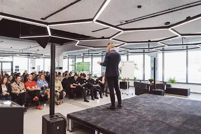 wystąpienia publiczne, Damian Wilpert Szkolenia, komentator radiowy, konferansjer